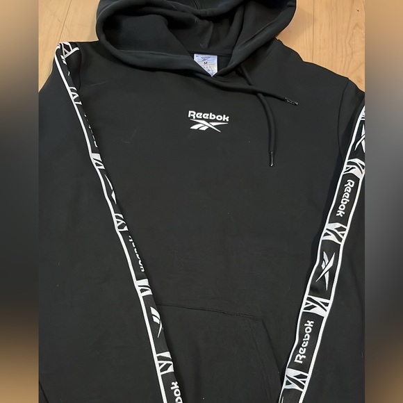 Reebok Black Hoodie Size Medium - Picture 3 of 8